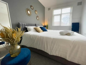 Spacious 2Bed Apartment with FREE PARKING! 15min to city & Christie NHS